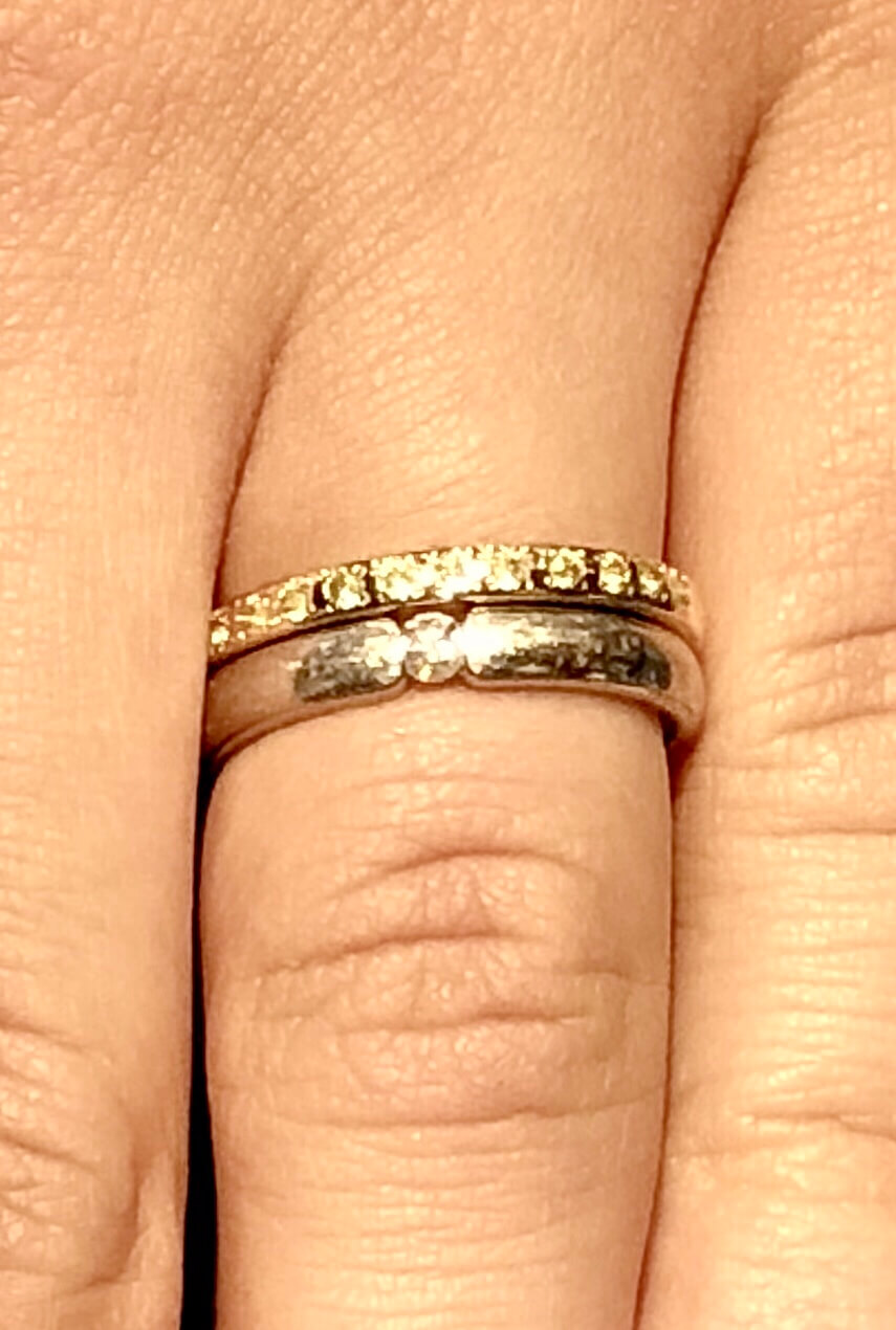 フラージャコー結婚指輪に重ねて出産記念のハーフエタニティ指輪
