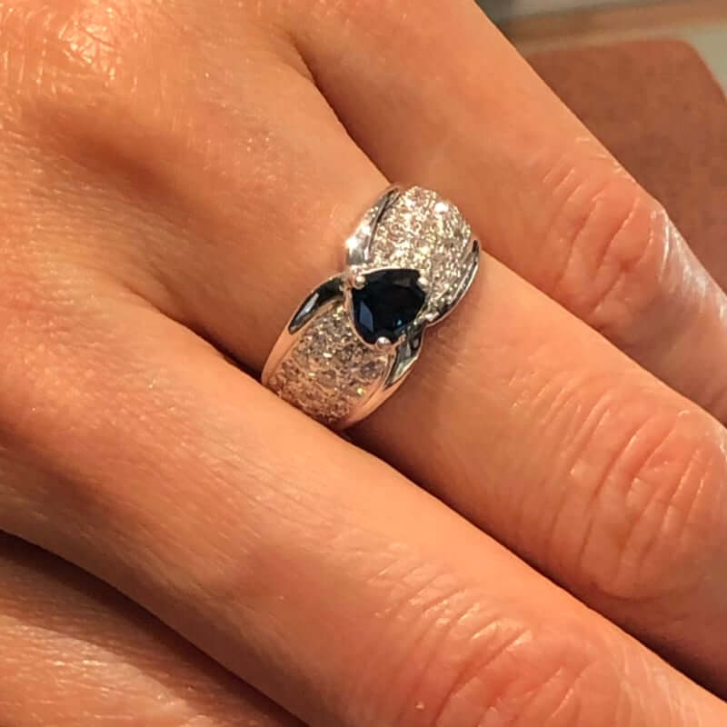 ダイヤモンドからブルーサファイアにリメイクした指輪