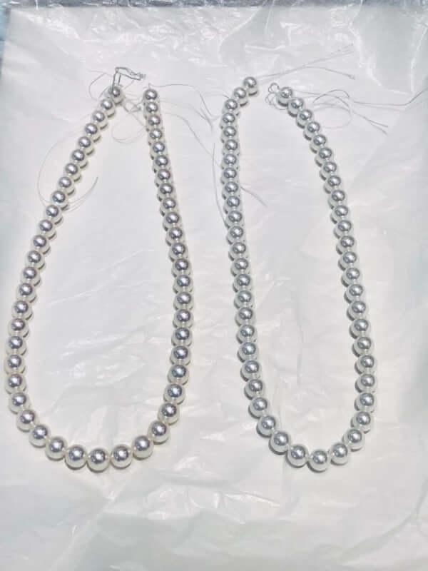 真珠ネックレスと模造真珠（人工物）ネックレス