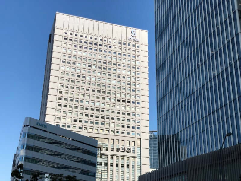 横浜駅東口前そごう隣スカイビル