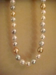 美しい…久しぶりの稀に見るアコヤ真珠、１０ミリｕｐバロック珠マルチネックレスです。